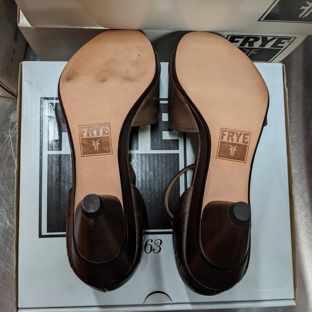 Frye - Ada Vintage Strap - Bark - Picture 9 of 11